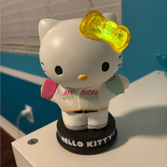 Hello Kitty Padres - Picture 2 of 4